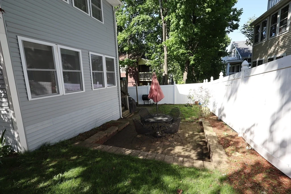 2 bed, 1 bath apartment for rent at 18 Moulton Rd Unit 1, Arlington Heights — photo 23 of 25