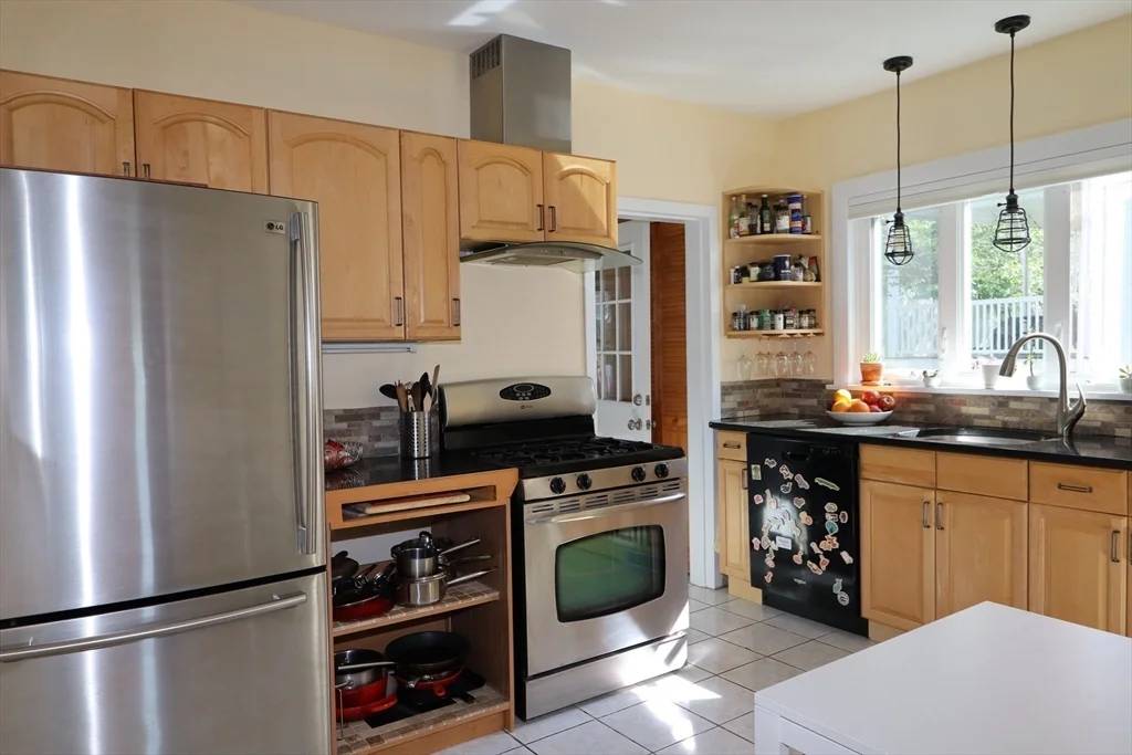 2 bed, 1 bath apartment for rent at 18 Moulton Rd Unit 1, Arlington Heights — photo 9 of 25