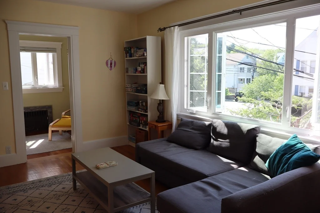2 bed, 1 bath apartment for rent at 18 Moulton Rd Unit 1, Arlington Heights — photo 2 of 25