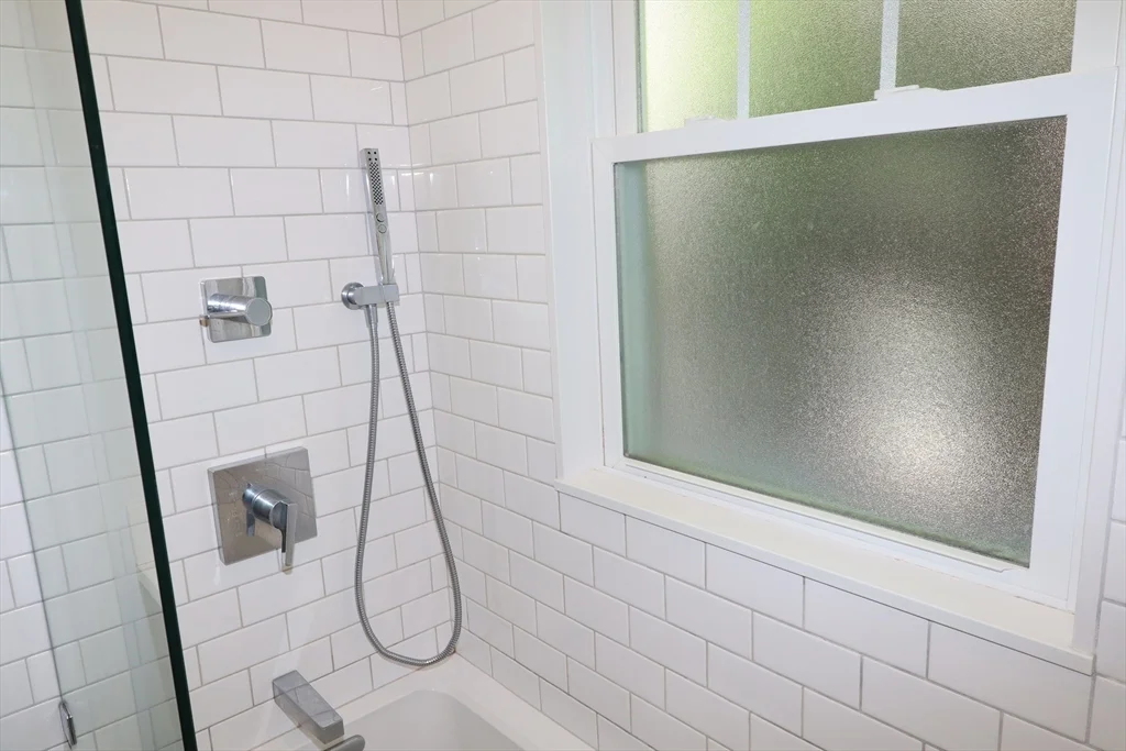 2 bed, 1 bath apartment for rent at 18 Moulton Rd Unit 1, Arlington Heights — photo 16 of 25
