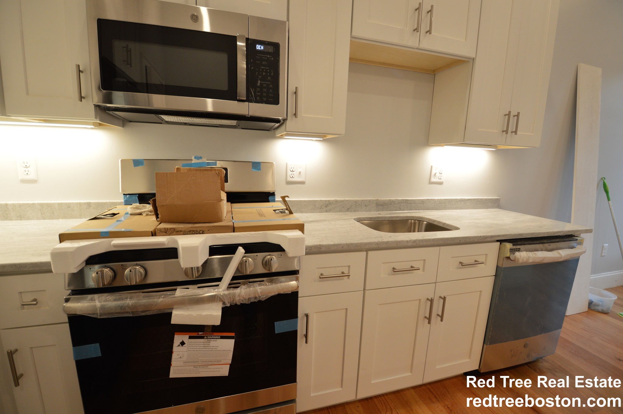 3 bed, 1.5 bath apartment for rent at 18 Murdock St Unit 1, Brighton — photo 3 of 10