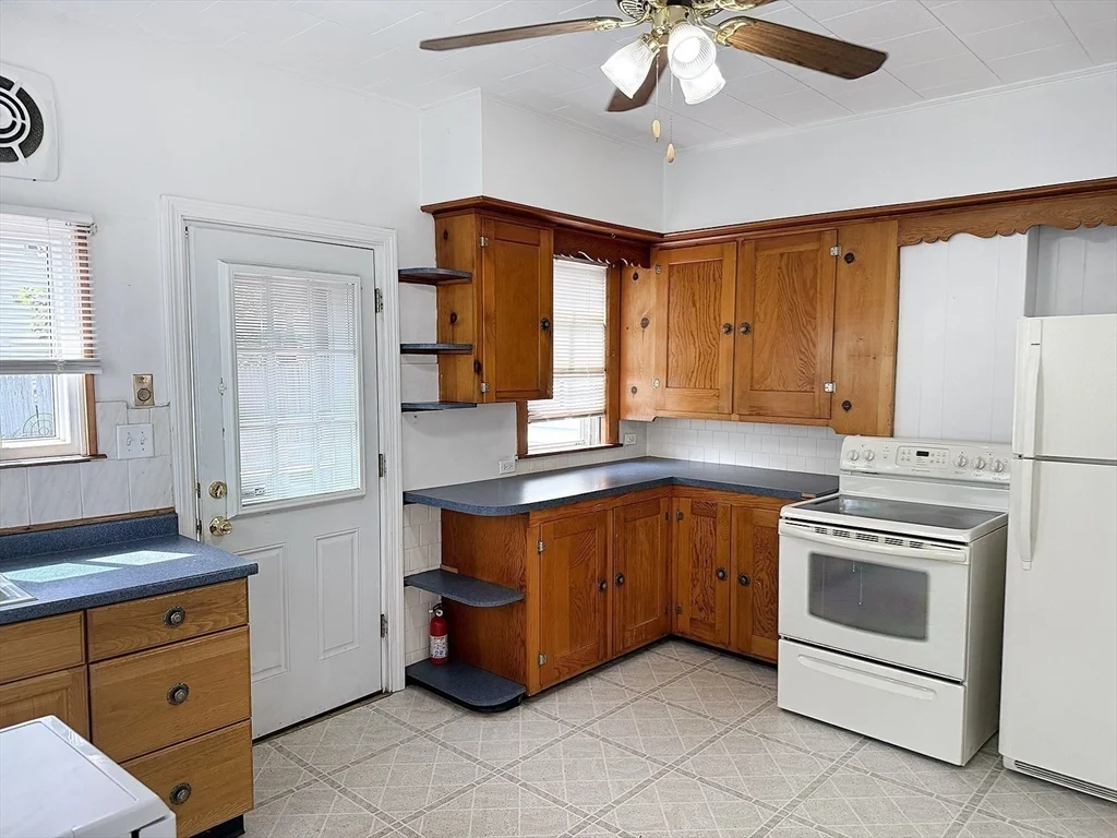 2 bed, 1 bath apartment for rent at 18 N Payne St Unit 18, Quincy — photo 5 of 20