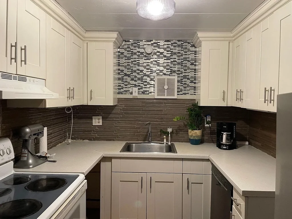 2 bed, 1 bath apartment for rent at 18 Nelson Dr Unit 1E, Randolph — photo 1 of 8