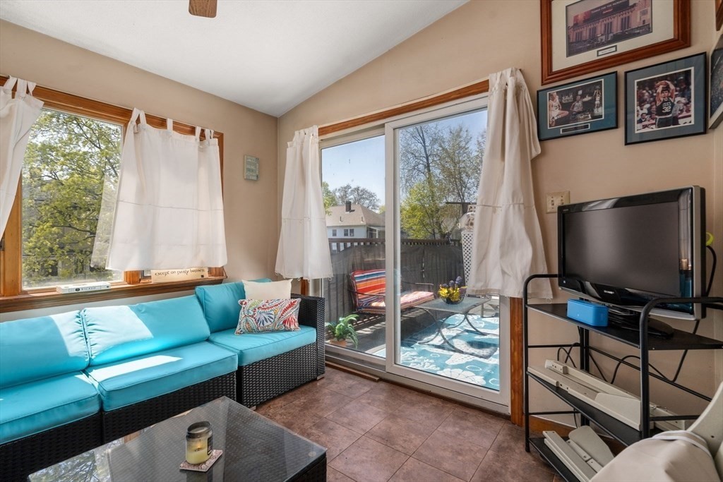 3 bed, 1 bath apartment for rent at 18 Newcastle Rd Unit 18, Brighton — photo 16 of 18