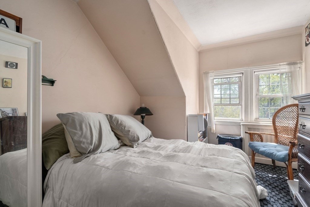 3 bed, 1 bath apartment for rent at 18 Newcastle Rd Unit 18, Brighton — photo 10 of 18