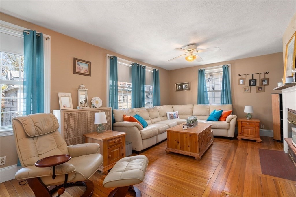 3 bed, 1 bath apartment for rent at 18 Newcastle Rd Unit 18, Brighton — photo 2 of 18