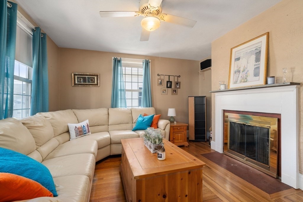 3 bed, 1 bath apartment for rent at 18 Newcastle Rd Unit 18, Brighton — photo 3 of 18