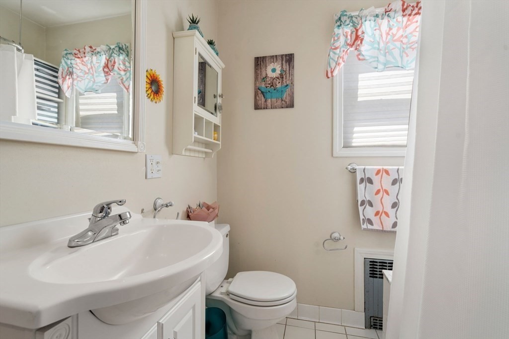 3 bed, 1 bath apartment for rent at 18 Newcastle Rd Unit 18, Brighton — photo 13 of 18