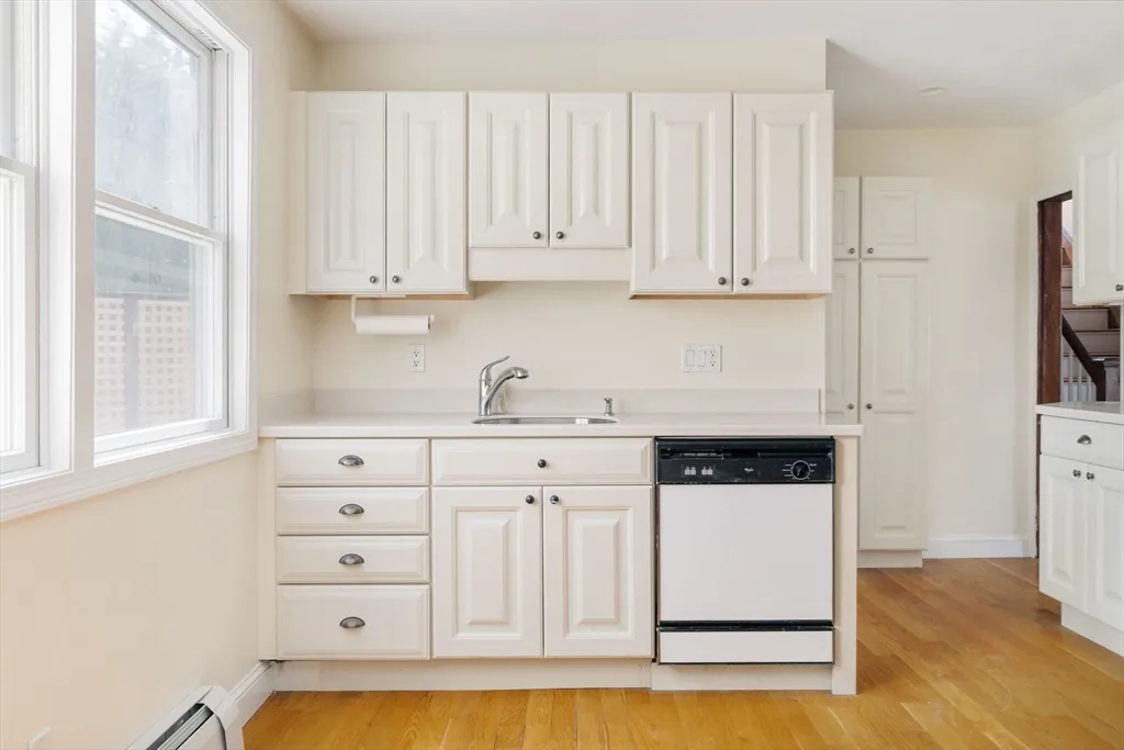 4 bed, 1 bath apartment for rent at 18 Newcastle Rd Unit 2, Brighton — photo 19 of 39
