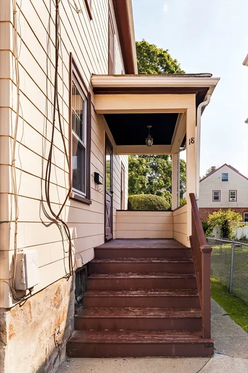 4 bed, 1 bath apartment for rent at 18 Newcastle Rd Unit 2, Brighton — photo 3 of 39