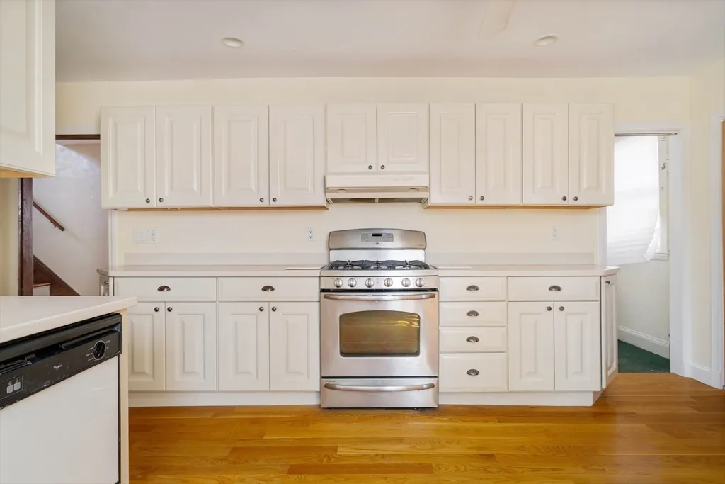 4 bed, 1 bath apartment for rent at 18 Newcastle Rd Unit 2, Brighton — photo 18 of 39