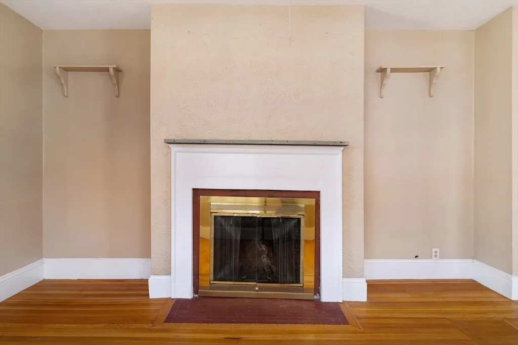 4 bed, 1 bath apartment for rent at 18 Newcastle Rd Unit 2, Brighton — photo 10 of 39