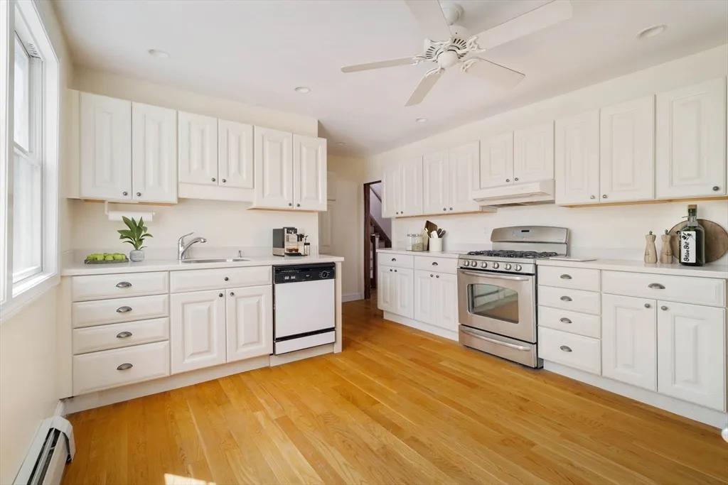 4 bed, 1 bath apartment for rent at 18 Newcastle Rd Unit 2, Brighton — photo 16 of 39