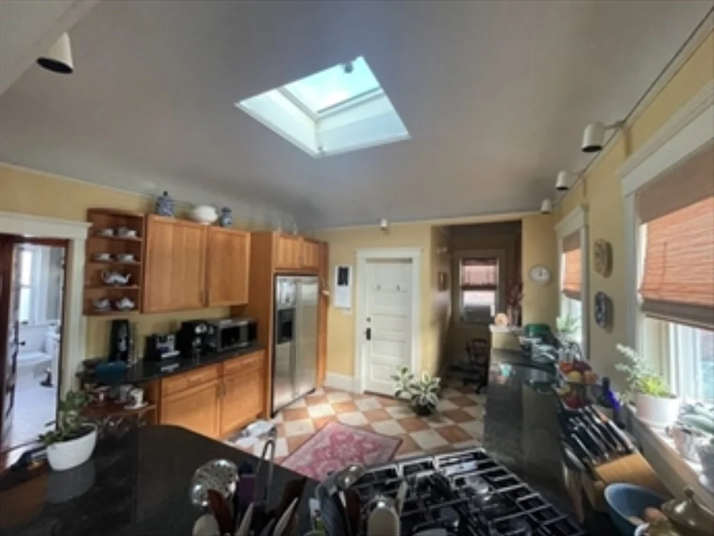 2 bed, 1 bath apartment for rent at 18 Oakland St Unit 3, Wellington-Harrington — photo 4 of 10