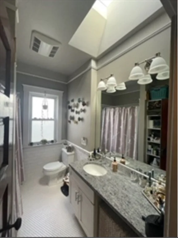 2 bed, 1 bath apartment for rent at 18 Oakland St Unit 3, Wellington-Harrington — photo 5 of 10
