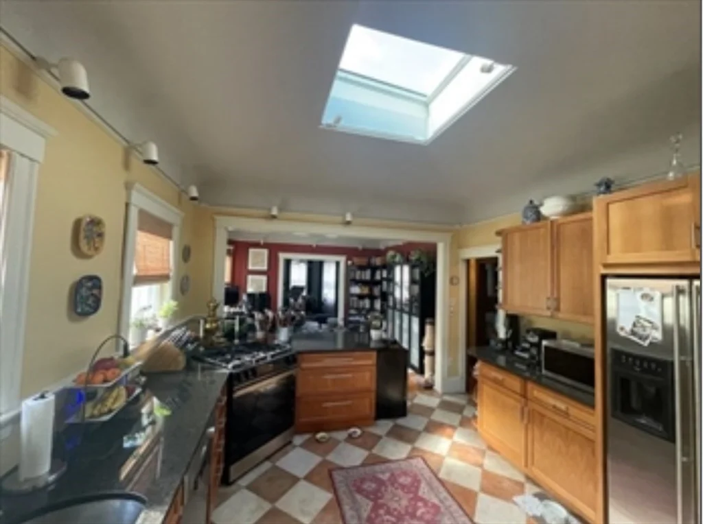 2 bed, 1 bath apartment for rent at 18 Oakland St Unit 3, Wellington-Harrington — photo 1 of 10