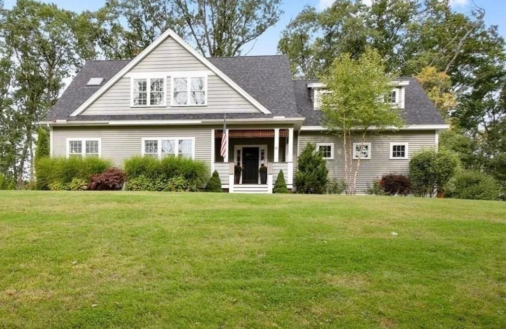 3 bed, 2 bath apartment for rent at 18 Old Merrill, Amesbury — photo 3 of 23