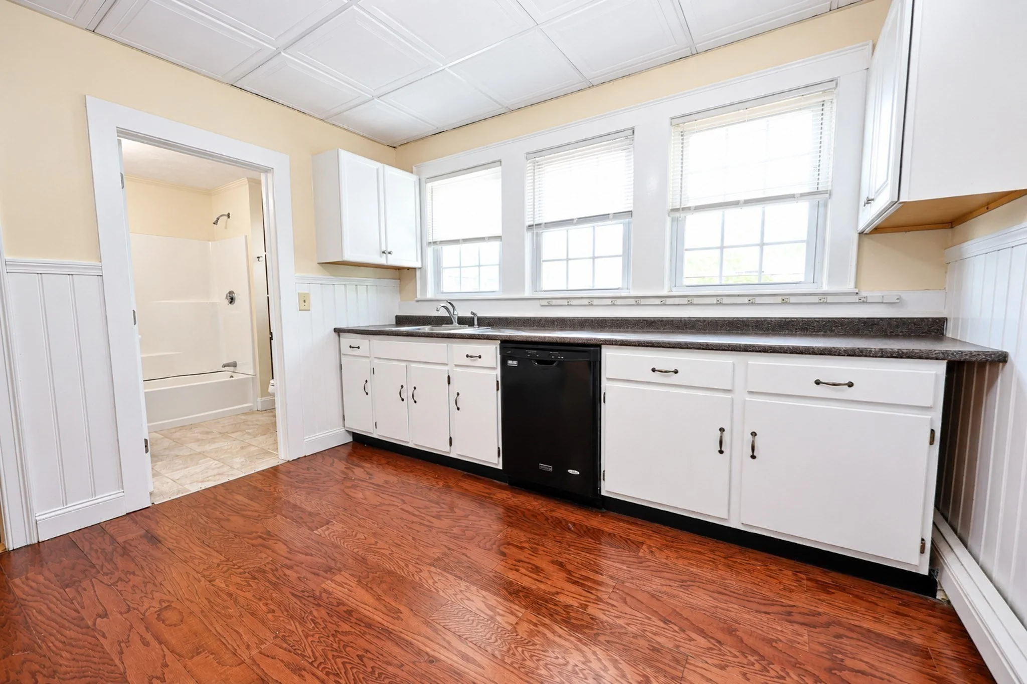 4 bed, 1 bath apartment for rent at 18 Pacific St Unit 4, Rockland — photo 9 of 25