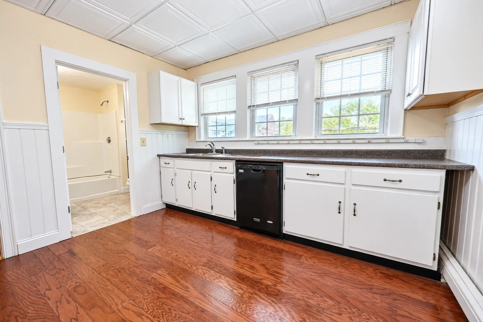 4 bed, 1 bath apartment for rent at 18 Pacific St Unit 4, Rockland — photo 3 of 25