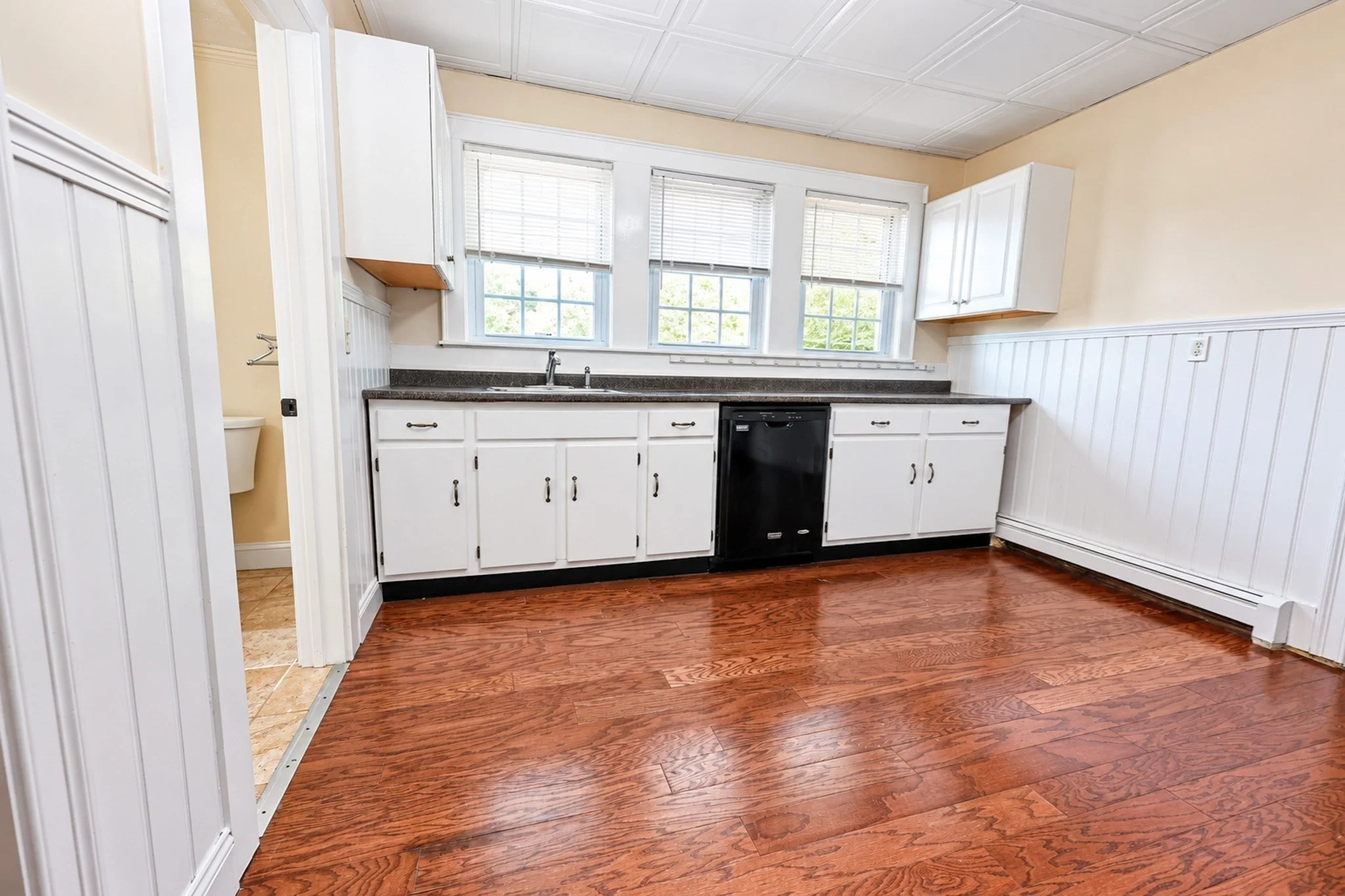 4 bed, 1 bath apartment for rent at 18 Pacific St Unit 4, Rockland — photo 8 of 25