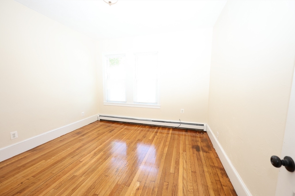 4 bed, 1 bath apartment for rent at 18 Pacific St Unit 4, Rockland — photo 12 of 31