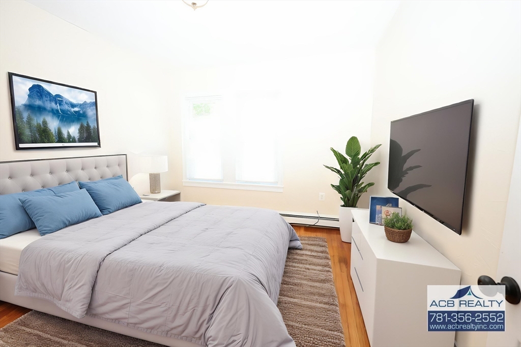 4 bed, 1 bath apartment for rent at 18 Pacific St Unit 4, Rockland — photo 4 of 31