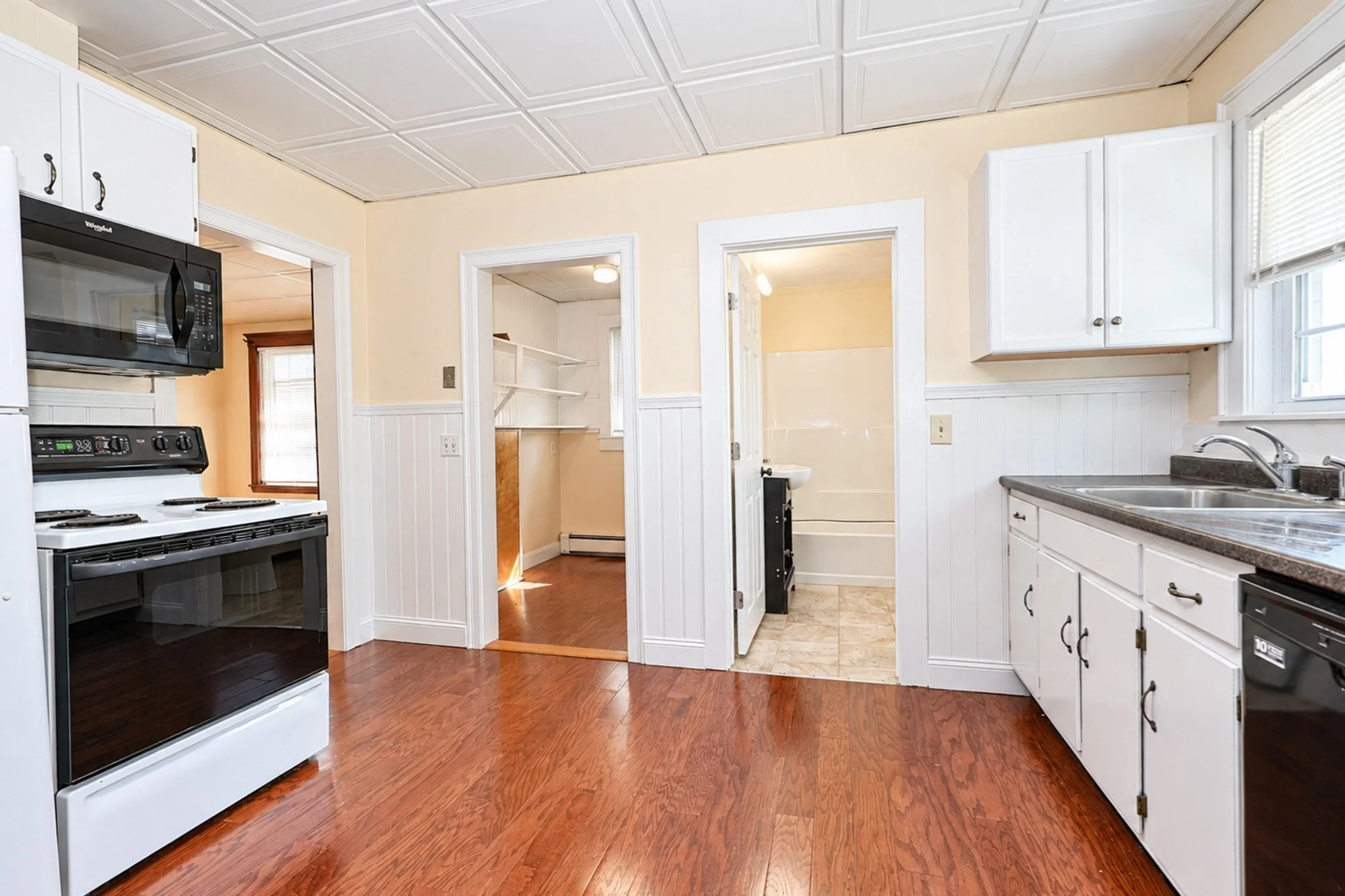 4 bed, 1 bath apartment for rent at 18 Pacific St Unit 4, Rockland — photo 12 of 25