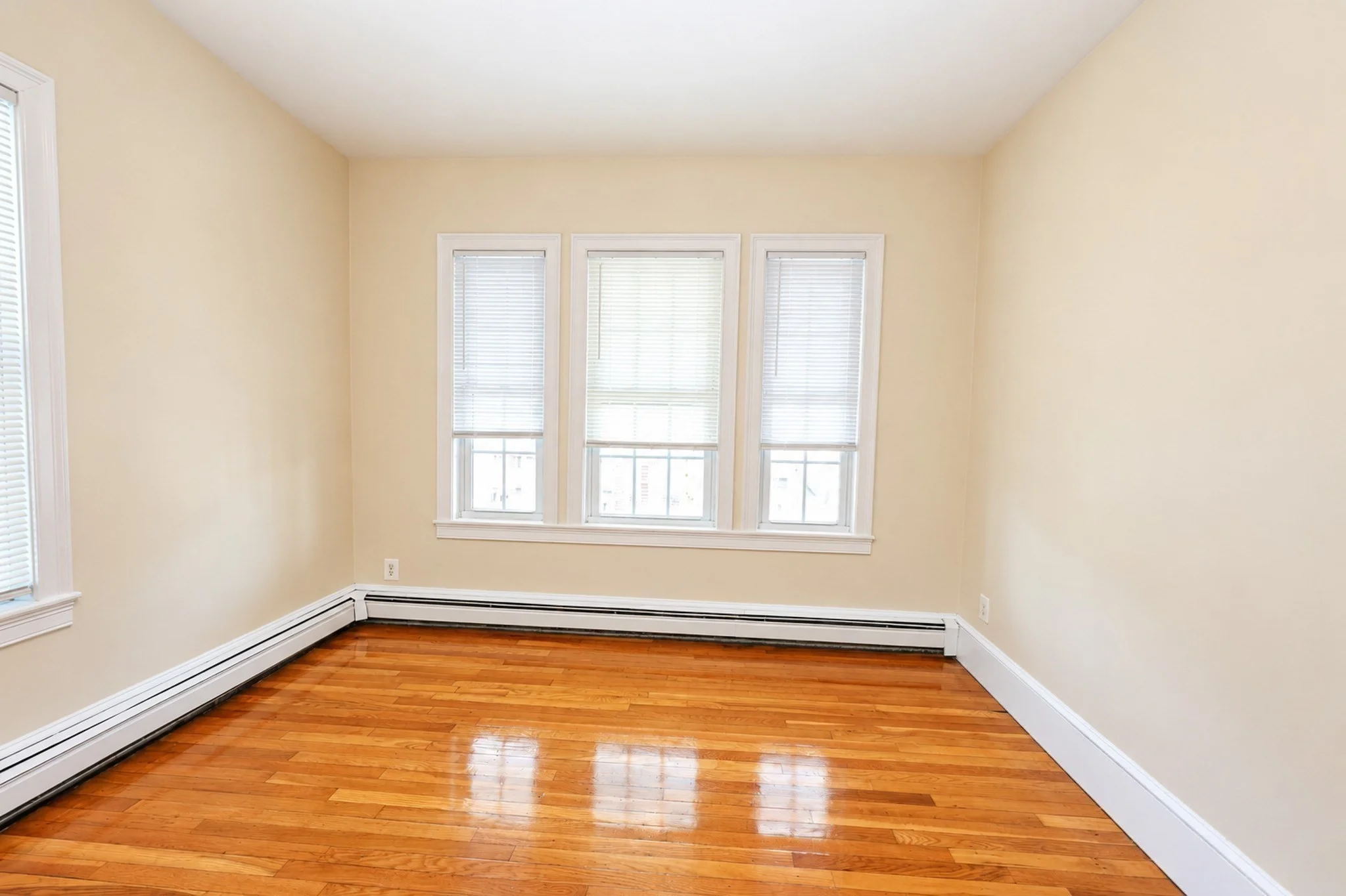 4 bed, 1 bath apartment for rent at 18 Pacific St Unit 4, Rockland — photo 4 of 25