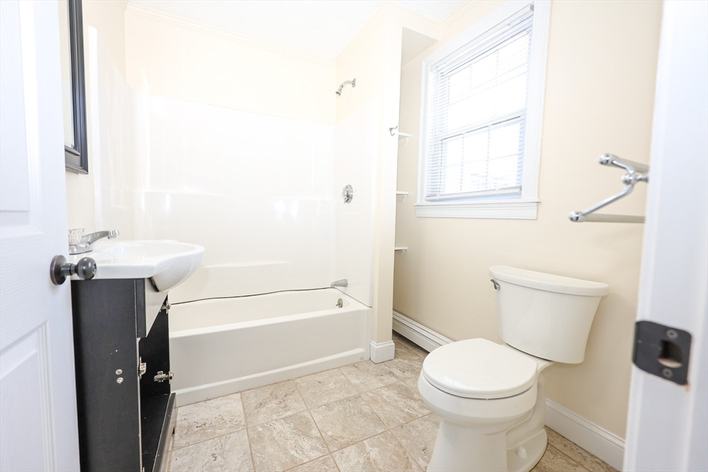 4 bed, 1 bath apartment for rent at 18 Pacific St Unit 4, Rockland — photo 14 of 31
