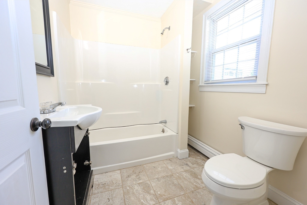 4 bed, 1 bath apartment for rent at 18 Pacific St Unit 4, Rockland — photo 22 of 31