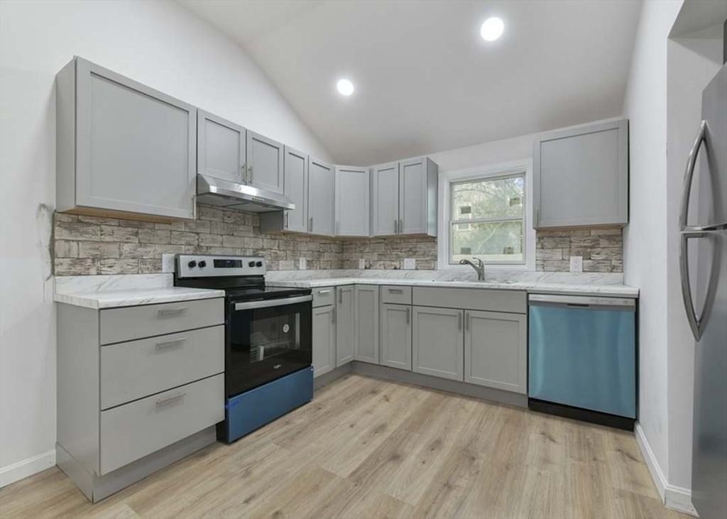 3 bed, 2 bath apartment for rent at 18 Payne Ave Unit 0, Weymouth — photo 3 of 18