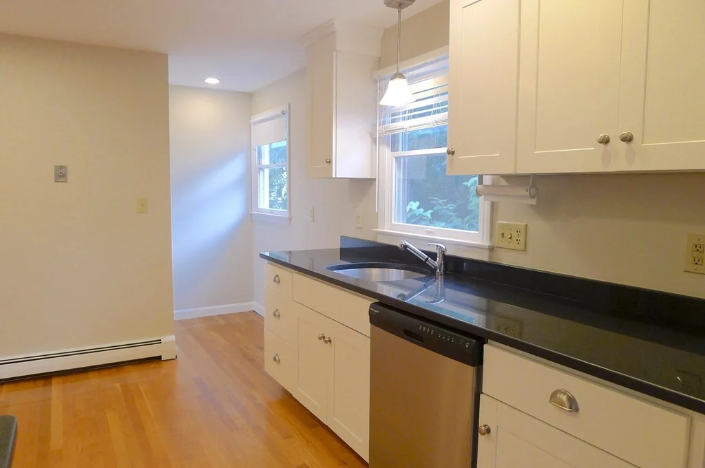 3 bed, 1 bath apartment for rent at 18 Pennsylvania Ave Unit 18, Newton — photo 3 of 12