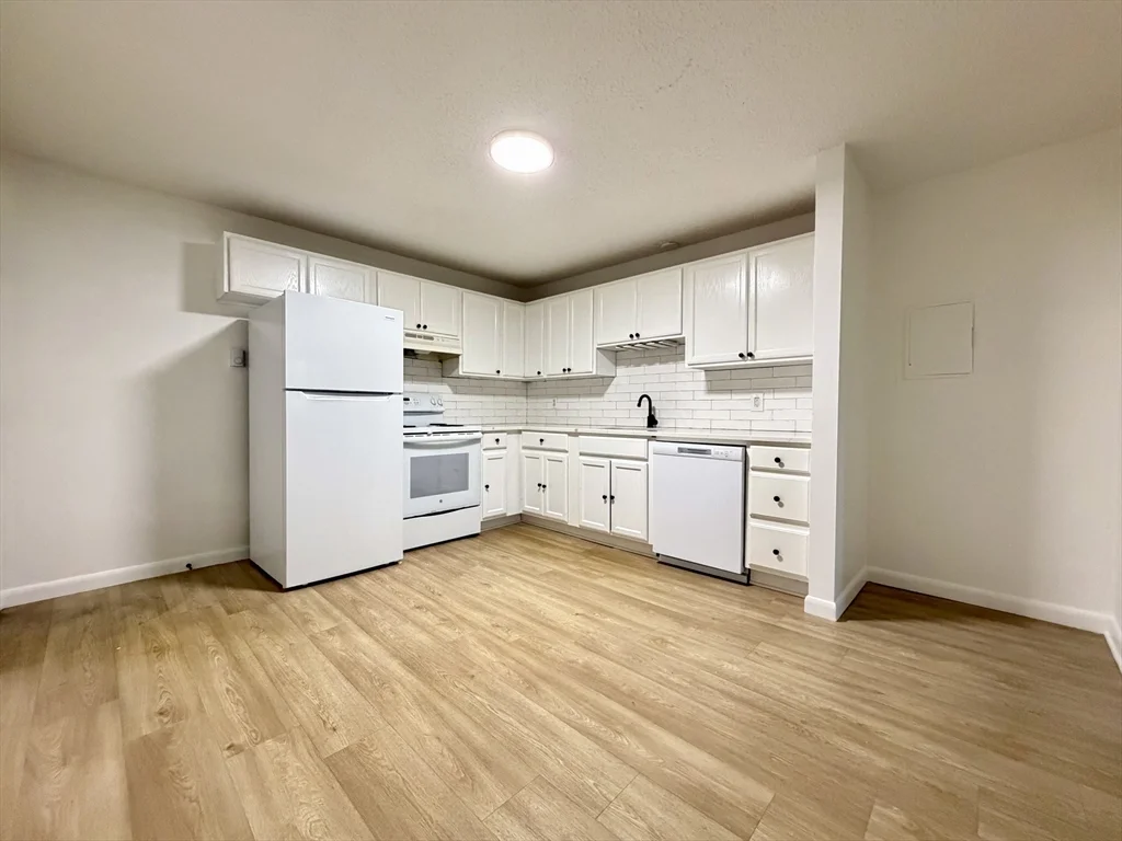 2 bed, 1 bath apartment for rent at 18 Pierce St Unit 3B, Foxboro — photo 3 of 21