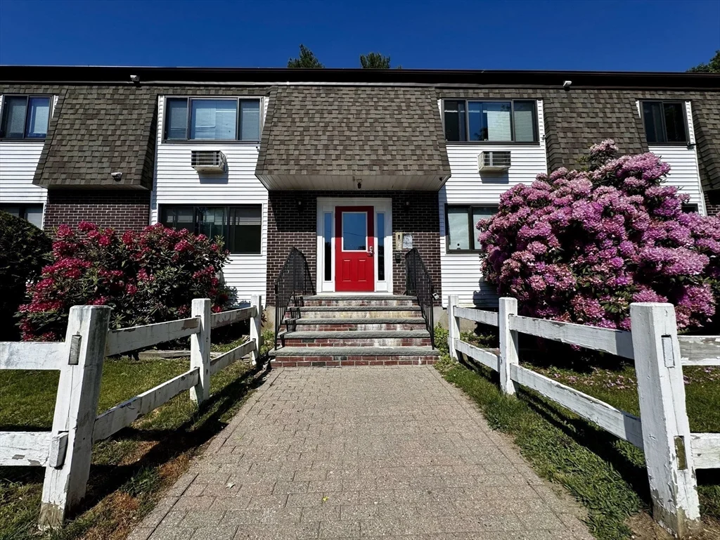 2 bed, 1 bath apartment for rent at 18 Pierce St Unit 3B, Foxboro — photo 16 of 21
