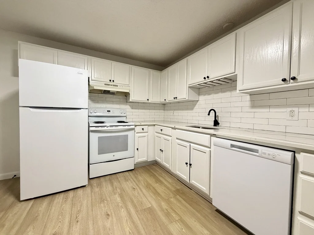 2 bed, 1 bath apartment for rent at 18 Pierce St Unit 3B, Foxboro — photo 4 of 21