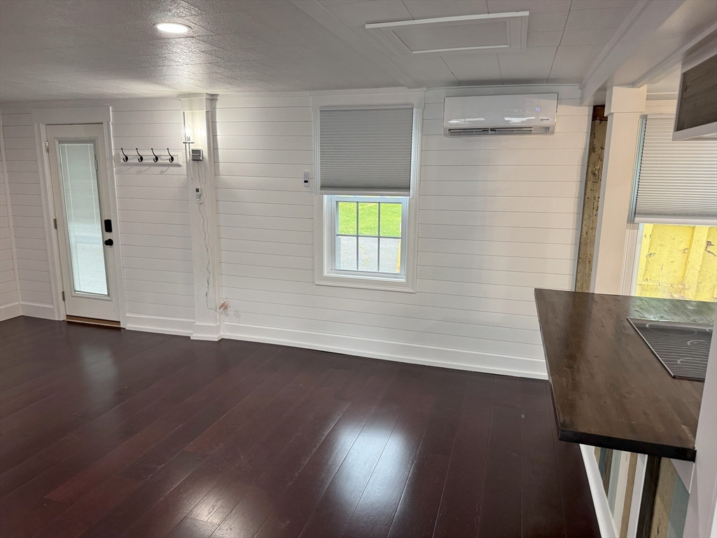 1 bed, 1 bath apartment for rent at 18 Pleasant St Unit 18, Orange — photo 6 of 14