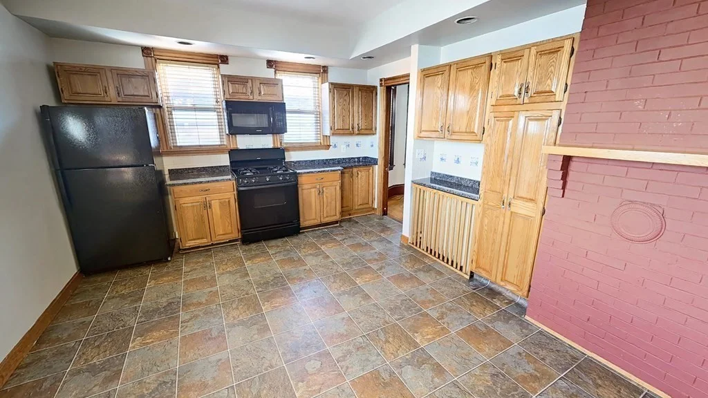 4 bed, 1 bath apartment for rent at 18 Pleasant St Unit 2, Dorchester