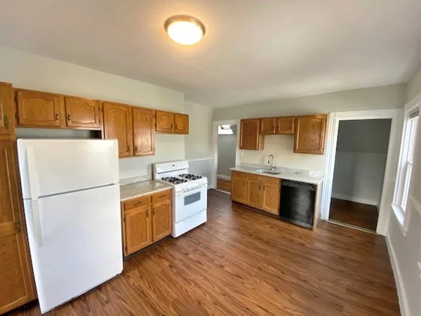 2 bed, 1 bath apartment for rent at 18 Pleasant St Unit 3, Dorchester — photo 4 of 18