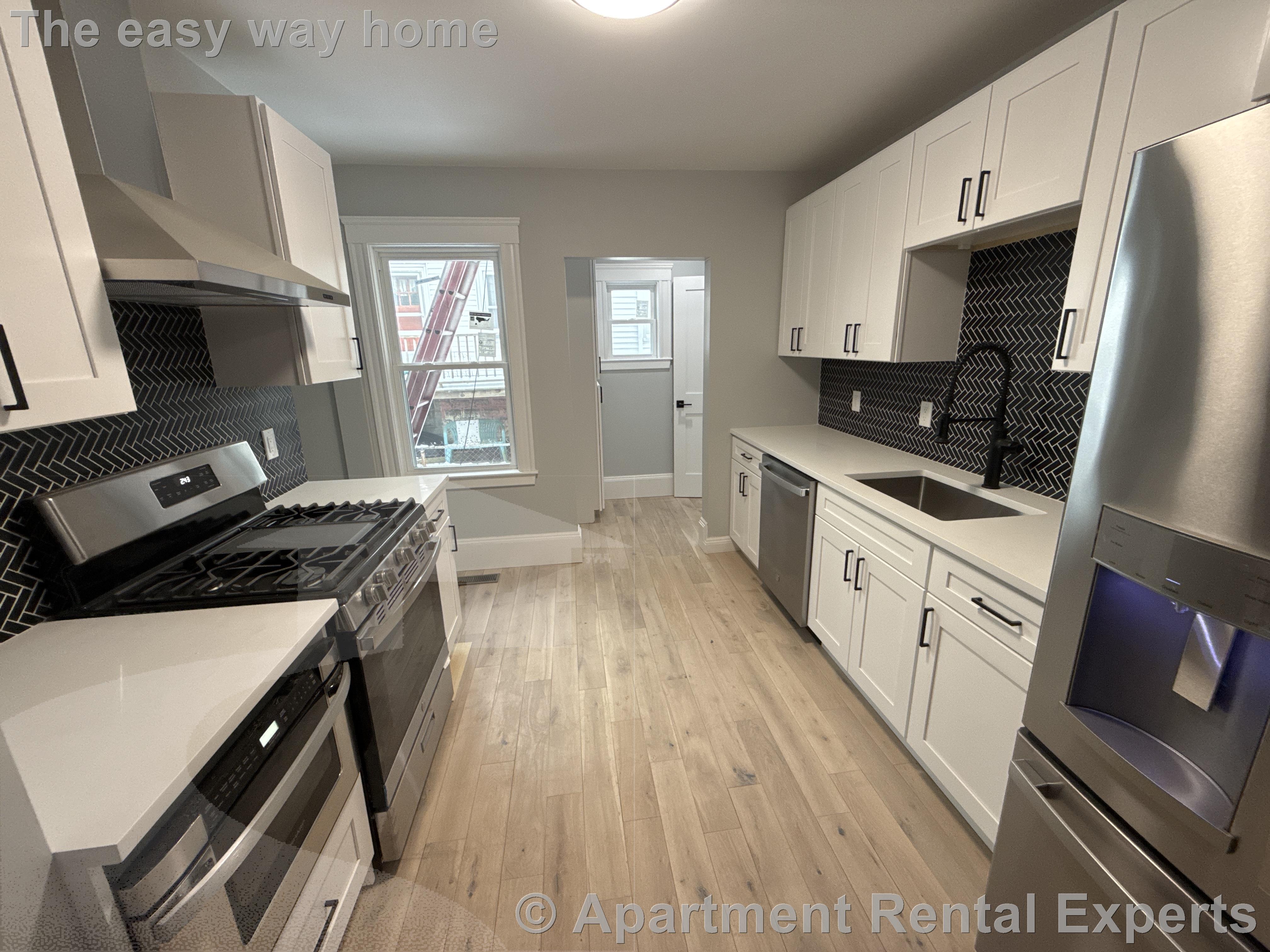 3 bed, 2 bath apartment for rent at 18 Princeton St Unit 2, Spring Hill — photo 1 of 6