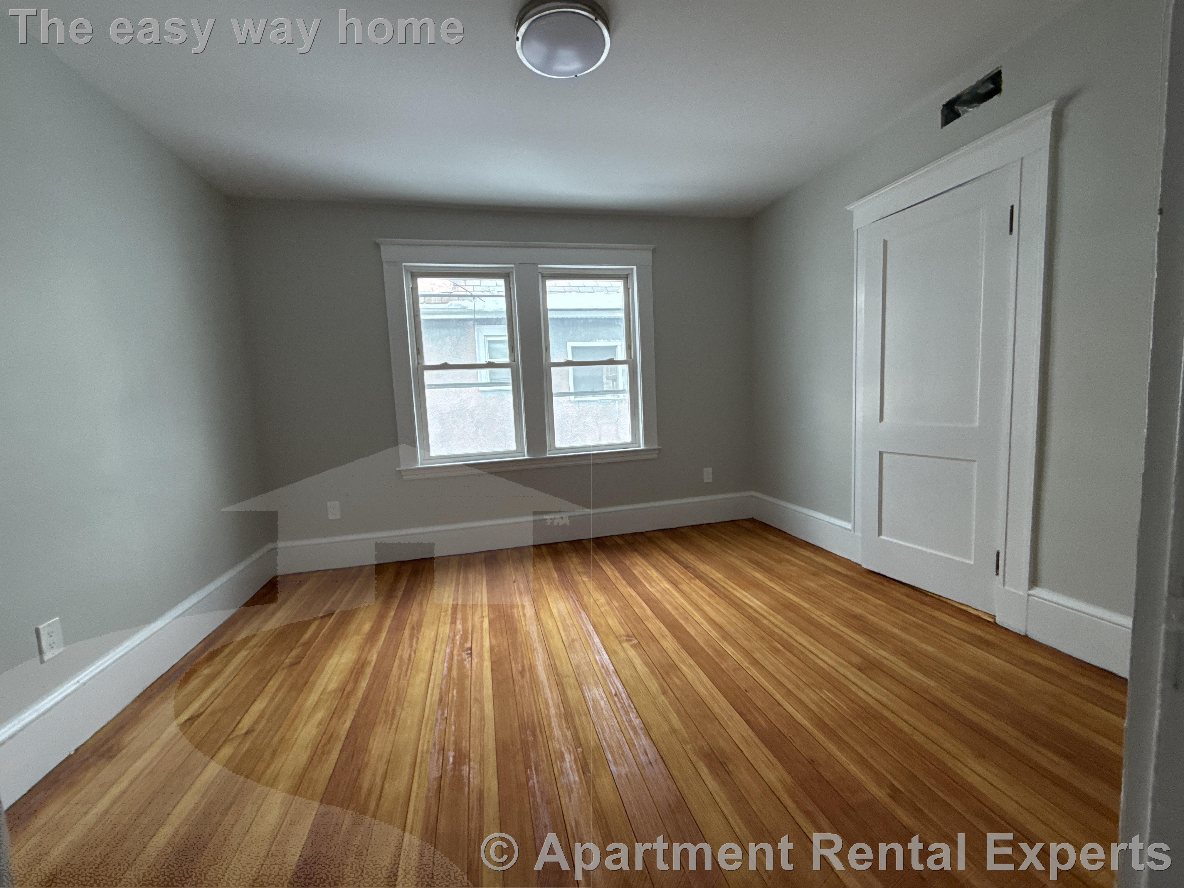 2 bed, 1 bath apartment for rent at 18 Princeton St Unit 3, Spring Hill — photo 3 of 6