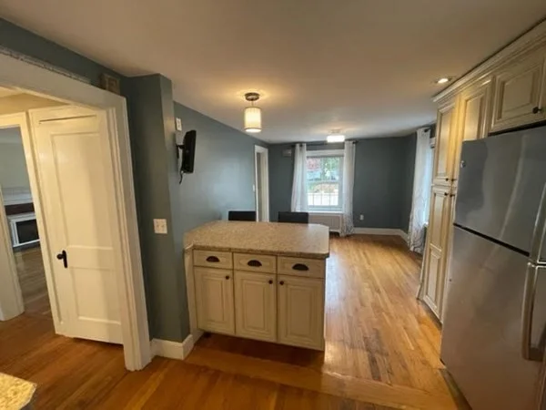 3 bed, 2 bath apartment for rent at 18 Prospect Hill Dr, Weymouth — photo 5 of 34