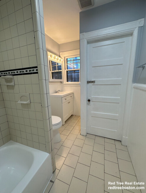 2 bed, 1 bath apartment for rent at 18 Quint Ave Unit 2, Allston — photo 4 of 14