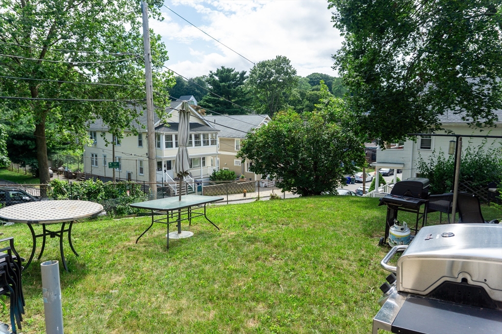 3 bed, 2 bath apartment for rent at 18 Ranelegh Rd Unit 1, Brighton — photo 2 of 14
