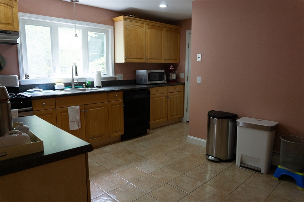 3 bed, 2 bath apartment for rent at 18 Ranelegh Rd Unit 1, Brighton — photo 9 of 14