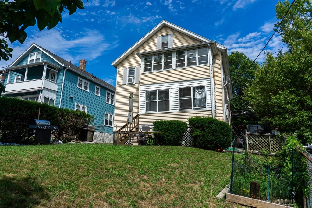 3 bed, 2 bath apartment for rent at 18 Ranelegh Rd Unit 1, Brighton — photo 1 of 14