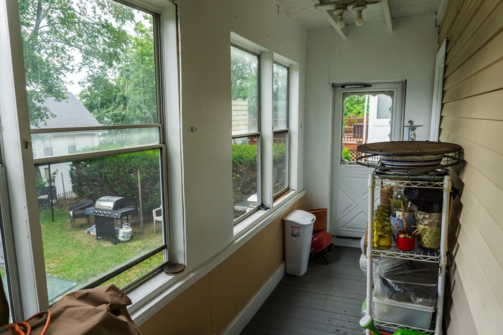 3 bed, 2 bath apartment for rent at 18 Ranelegh Rd Unit 1, Brighton — photo 3 of 14