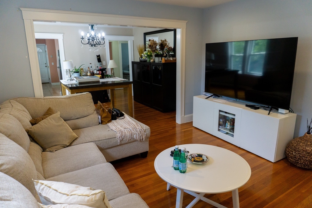 3 bed, 2 bath apartment for rent at 18 Ranelegh Rd Unit 1, Brighton — photo 6 of 14