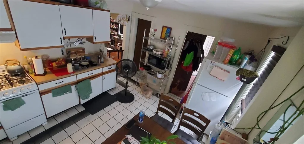 1 bed, 1 bath apartment for rent at 18 Reed Ave Unit 1-1, Everett — photo 1 of 7