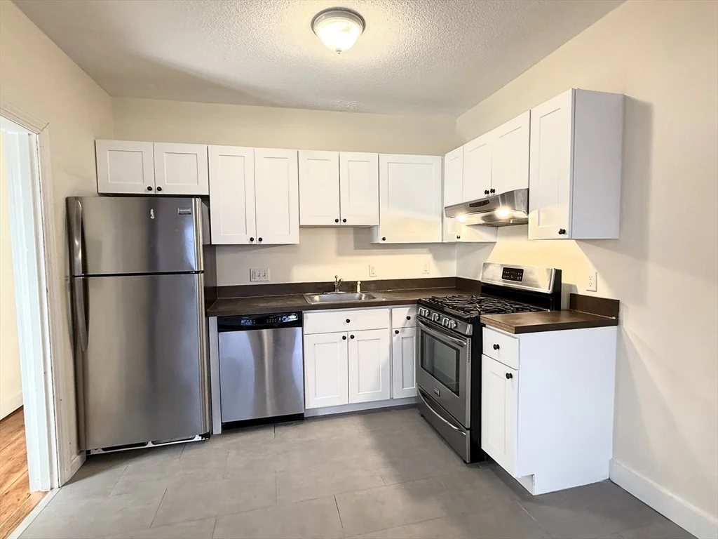 2 bed, 1 bath apartment for rent at 18 Roberts St Unit 1, Brookline — photo 4 of 10