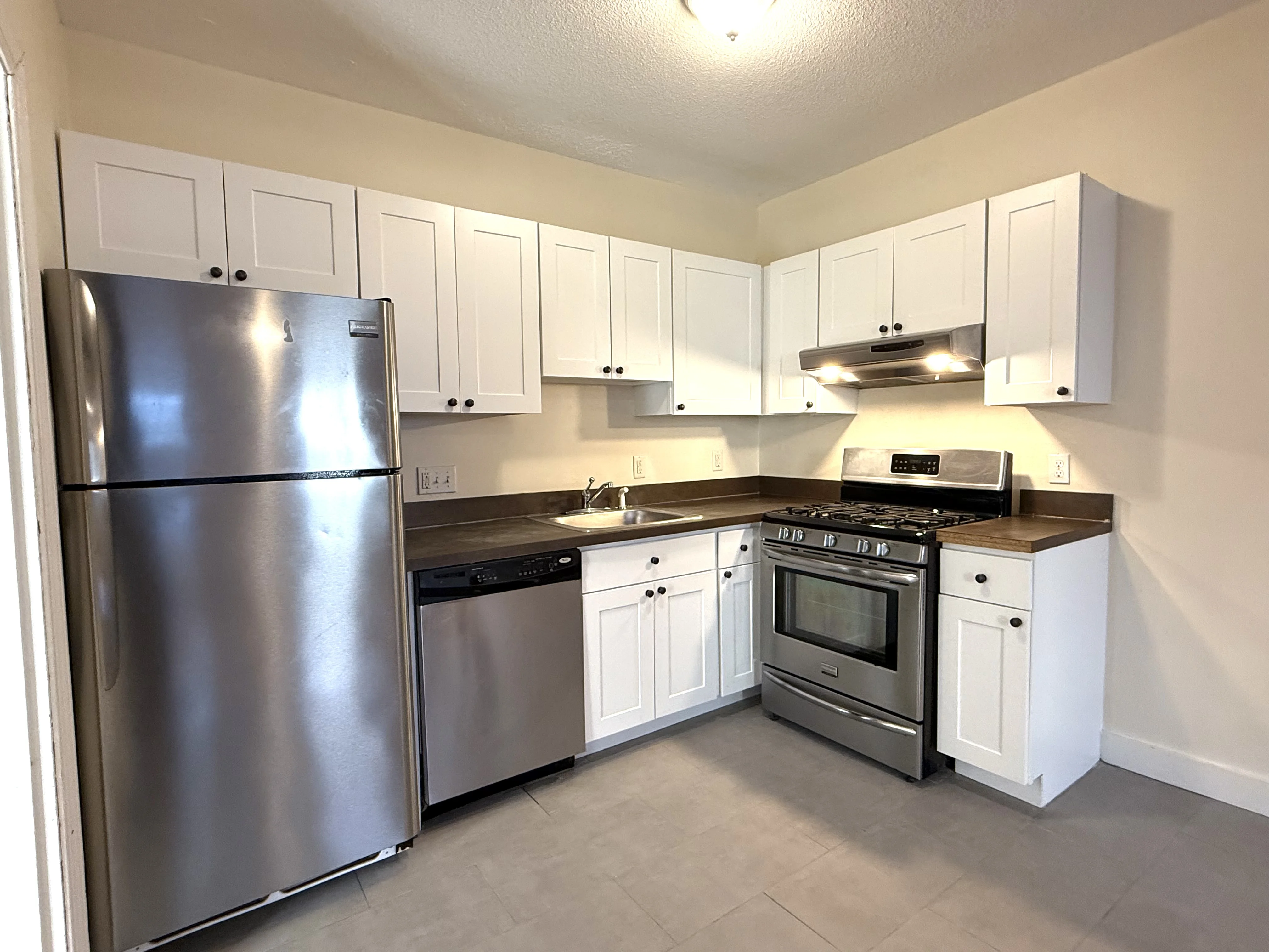2 bed, 1 bath apartment for rent at 18 Roberts St Unit 1A, Brookline — photo 4 of 14